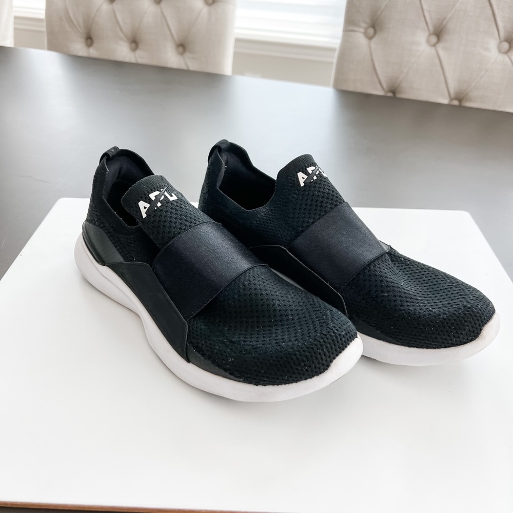 APL Techloom bliss sneaker in black size 9